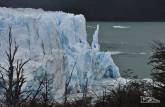 Um arco de gelo se forma na frente do glaciar Perito Moreno, no parque Nacional Los Glaciares, região de El Calafate, no sul da Argentina. Antes de pertirmos, ele seria destruído